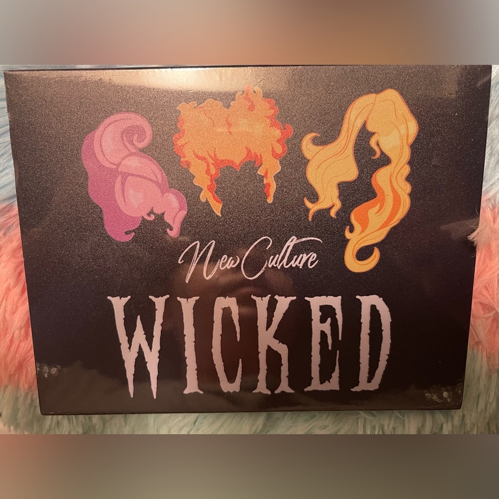 Peachy Queen New Culture Wicked Eyeshadow Palette